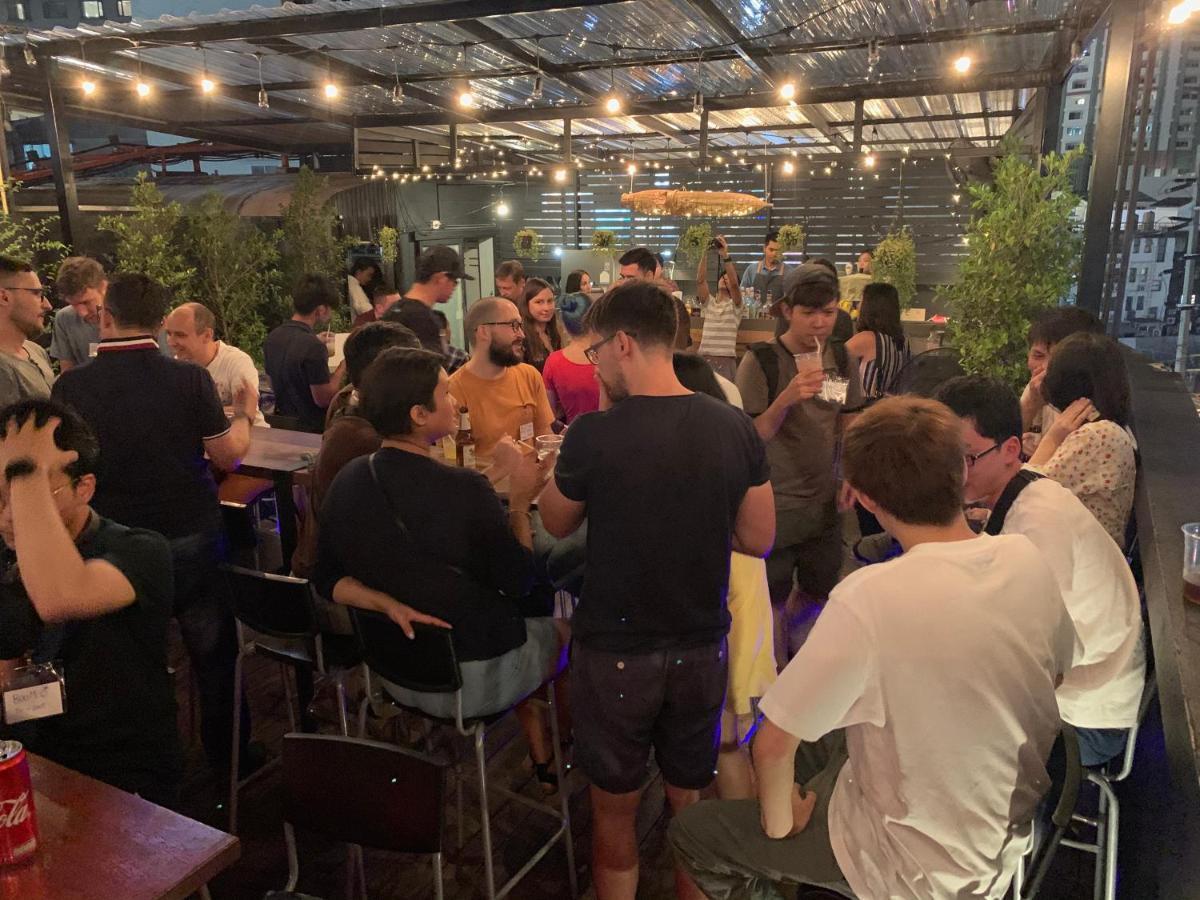 Thonglor Travellers Hostel And Cafe Bangkok Esterno foto
