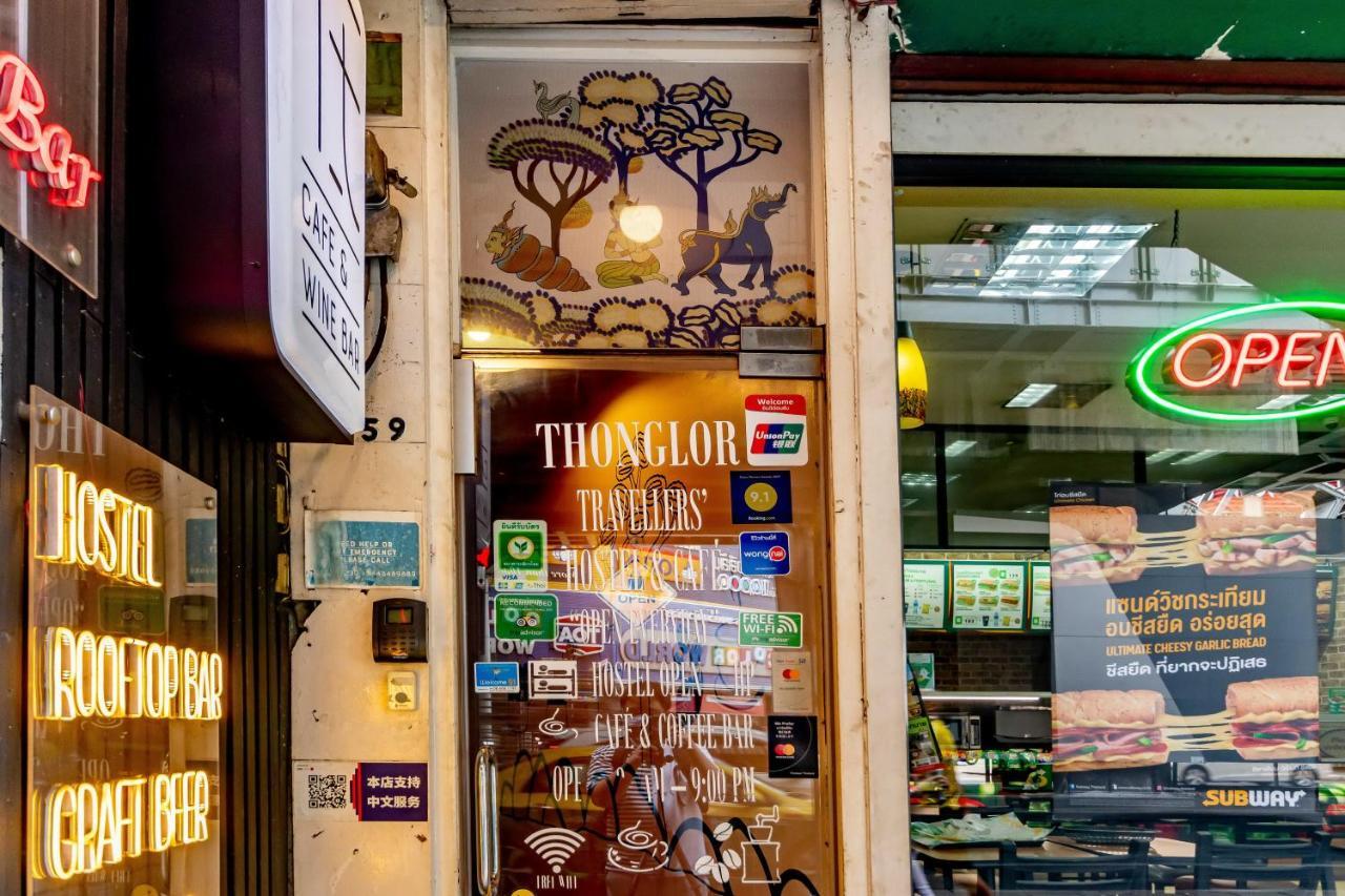 Thonglor Travellers Hostel And Cafe Bangkok Esterno foto